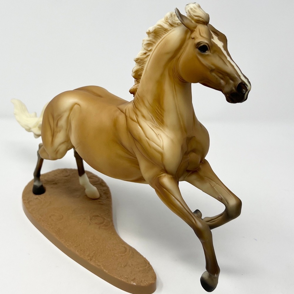 Retired Breyer Gaming Stock Horse #301153 Jesse Palomino Wyatt Tractor Supply SR